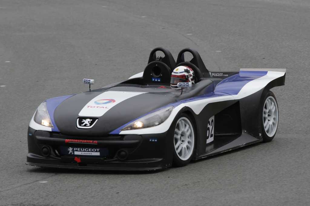 Morten Remar vinder første løb, banen var blevet våd og Remar teamet satsede som en af de få på regnvejrsdæk, og det gav pote.
(Foto: Motorsporten.dk)